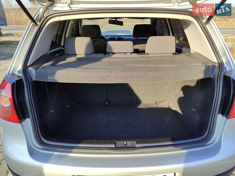 Хэтчбек Volkswagen Golf 2005 в Львове