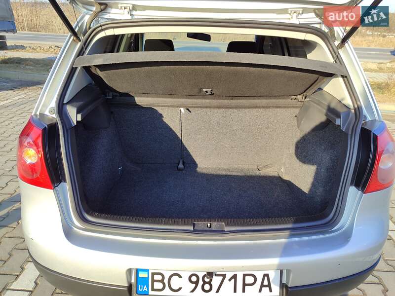 Хэтчбек Volkswagen Golf 2005 в Львове