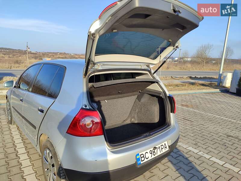 Хэтчбек Volkswagen Golf 2005 в Львове