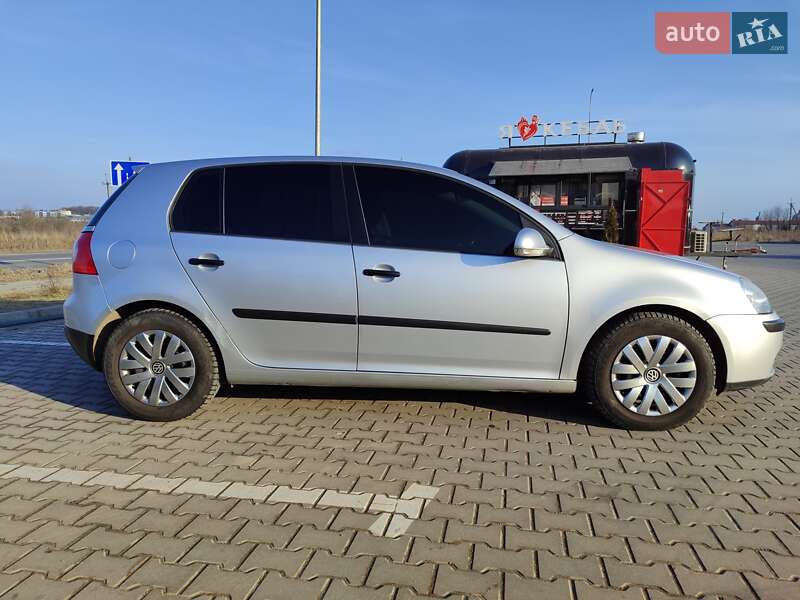 Хэтчбек Volkswagen Golf 2005 в Львове