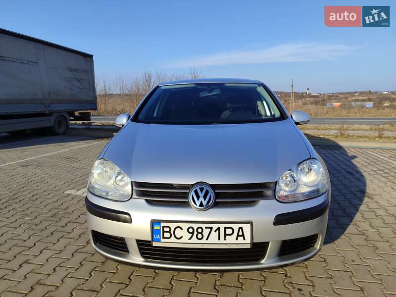 Хэтчбек Volkswagen Golf 2005 в Львове