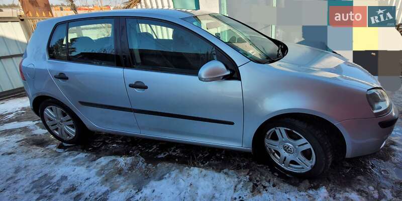 Хетчбек Volkswagen Golf 2004 в Полтаві