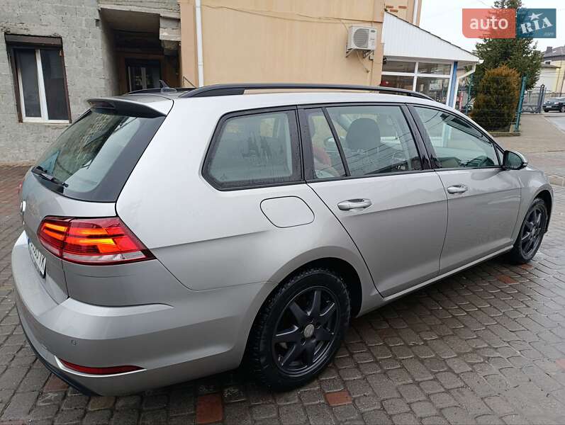 Універсал Volkswagen Golf 2018 в Пустомитах