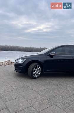 Хэтчбек Volkswagen Golf 2015 в 