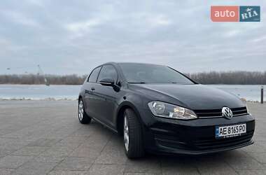 Хэтчбек Volkswagen Golf 2015 в 