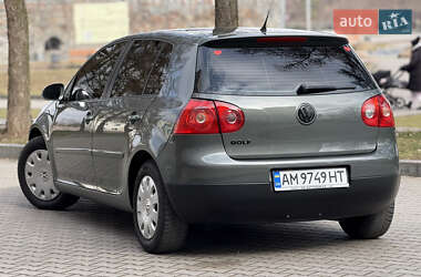 Хэтчбек Volkswagen Golf 2006 в Звягеле