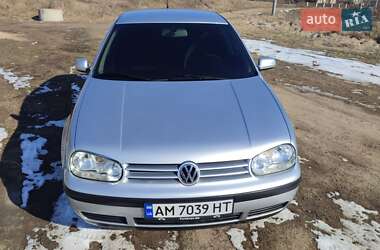 Хетчбек Volkswagen Golf 2002 в Радомишлі