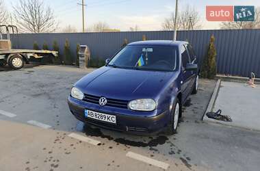 Хэтчбек Volkswagen Golf 2003 в Немирове