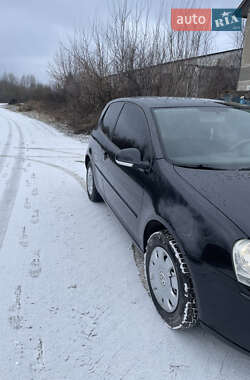 Хэтчбек Volkswagen Golf 2004 в 