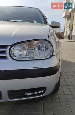 Хетчбек Volkswagen Golf 1999 в 