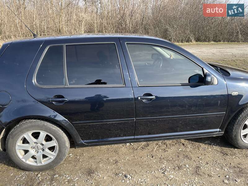Хетчбек Volkswagen Golf 2001 в Луцьку