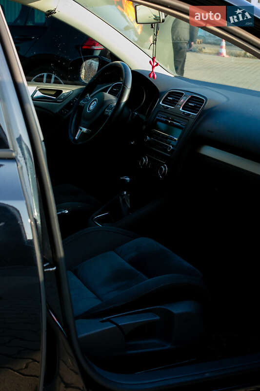Хэтчбек Volkswagen Golf 2009 в Ужгороде