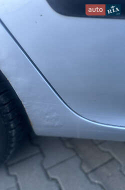 Хэтчбек Volkswagen Golf 2003 в 