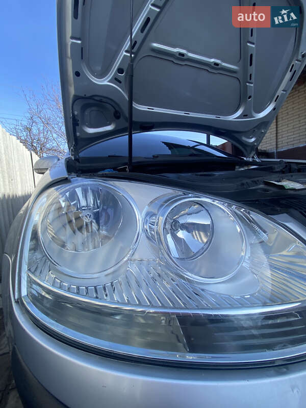 Хэтчбек Volkswagen Golf 2005 в Валках