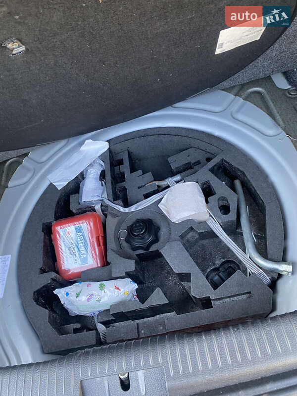 Хэтчбек Volkswagen Golf 2005 в Валках