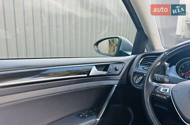 Хэтчбек Volkswagen Golf 2015 в 