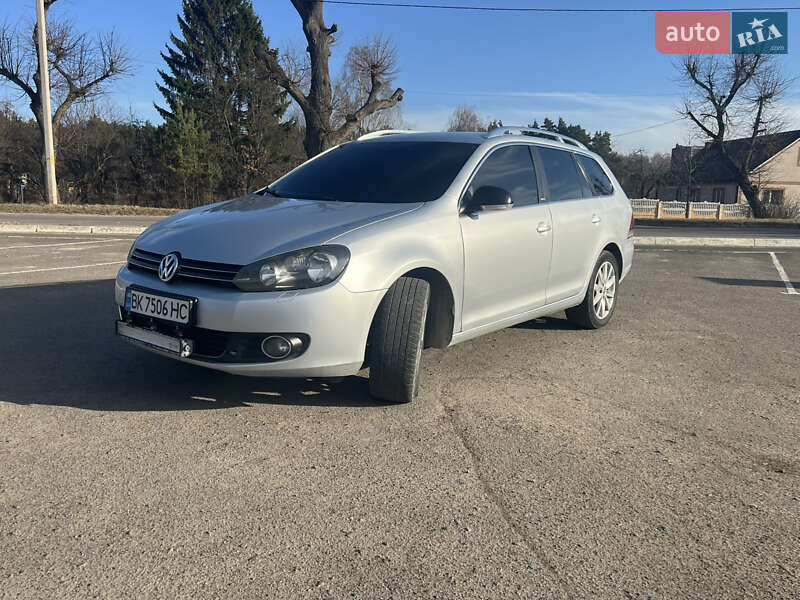 Універсал Volkswagen Golf 2011 в Радивиліві