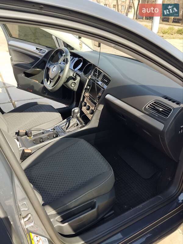 Хетчбек Volkswagen Golf 2017 в Кривому Розі