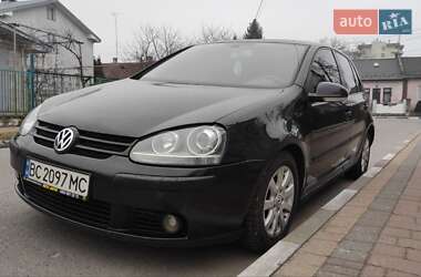 Хэтчбек Volkswagen Golf 2004 в Стрые