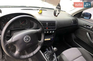 Хетчбек Volkswagen Golf 2001 в Чутовому