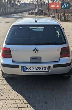 Хетчбек Volkswagen Golf 2001 в 