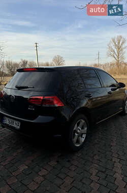 Хетчбек Volkswagen Golf 2015 в Києві