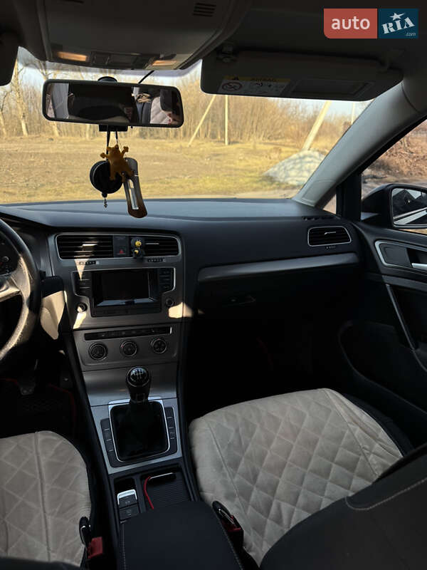 Хэтчбек Volkswagen Golf 2015 в Киеве фото 32 Хэтчбек Volkswagen Golf 2015 в Киеве