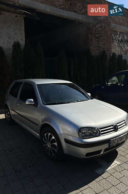 Хэтчбек Volkswagen Golf 2003 в Львове