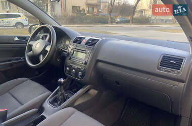 Хетчбек Volkswagen Golf 2004 в Львові