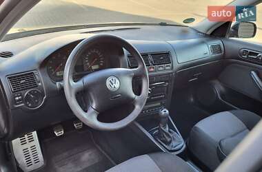 Хетчбек Volkswagen Golf 2003 в Черкасах