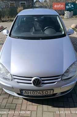 Хэтчбек Volkswagen Golf 2005 в 