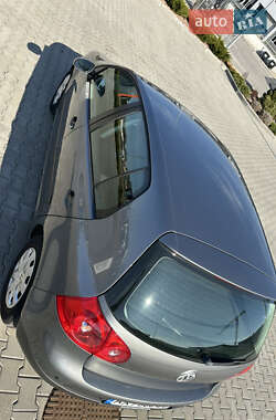 Хетчбек Volkswagen Golf 2004 в 