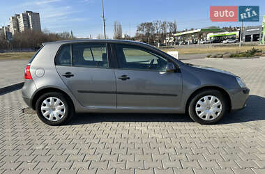 Хетчбек Volkswagen Golf 2004 в 