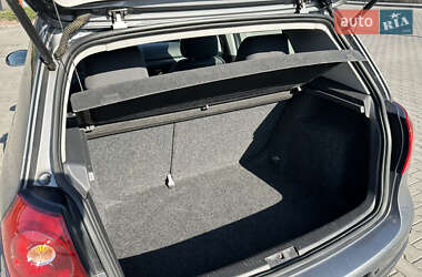 Хетчбек Volkswagen Golf 2004 в 