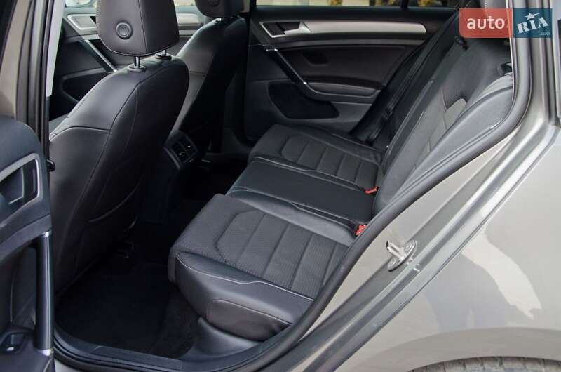 Універсал Volkswagen Golf 2015 в Сарнах