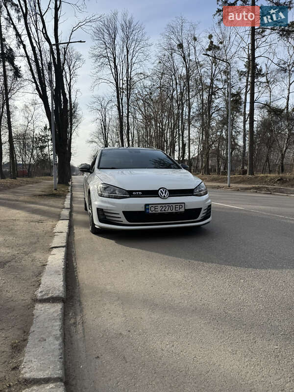 Універсал Volkswagen Golf 2015 в Чернівцях