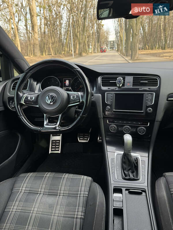 Універсал Volkswagen Golf 2015 в Чернівцях