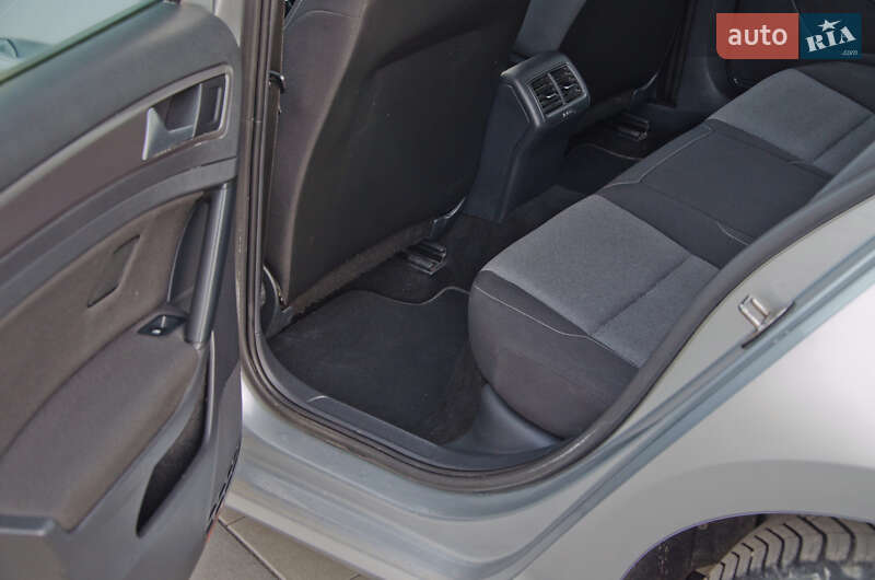 Універсал Volkswagen Golf 2015 в Сарнах