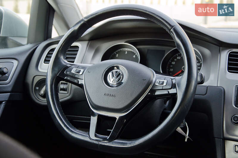 Універсал Volkswagen Golf 2015 в Сарнах