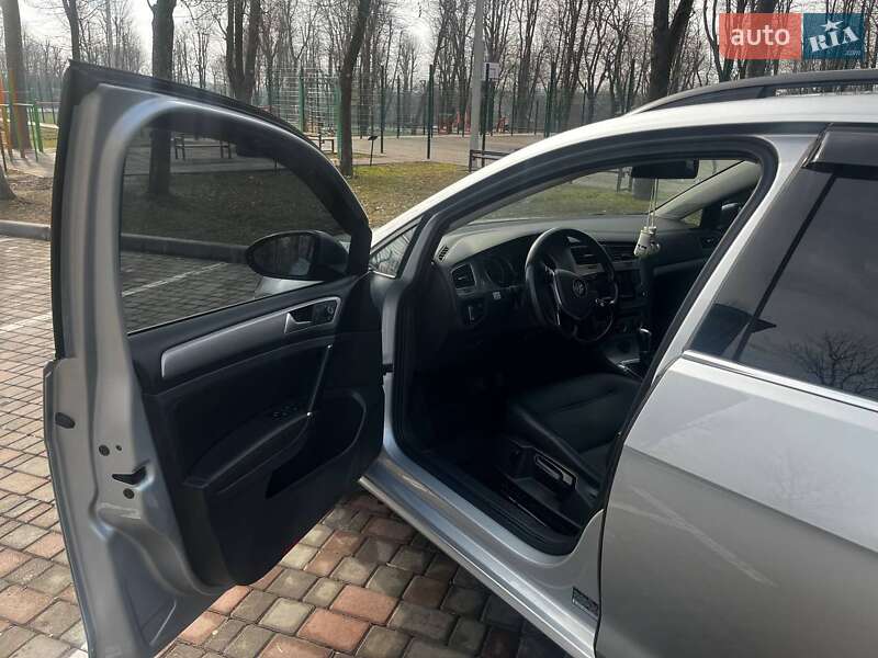 Универсал Volkswagen Golf 2015 в Кропивницком