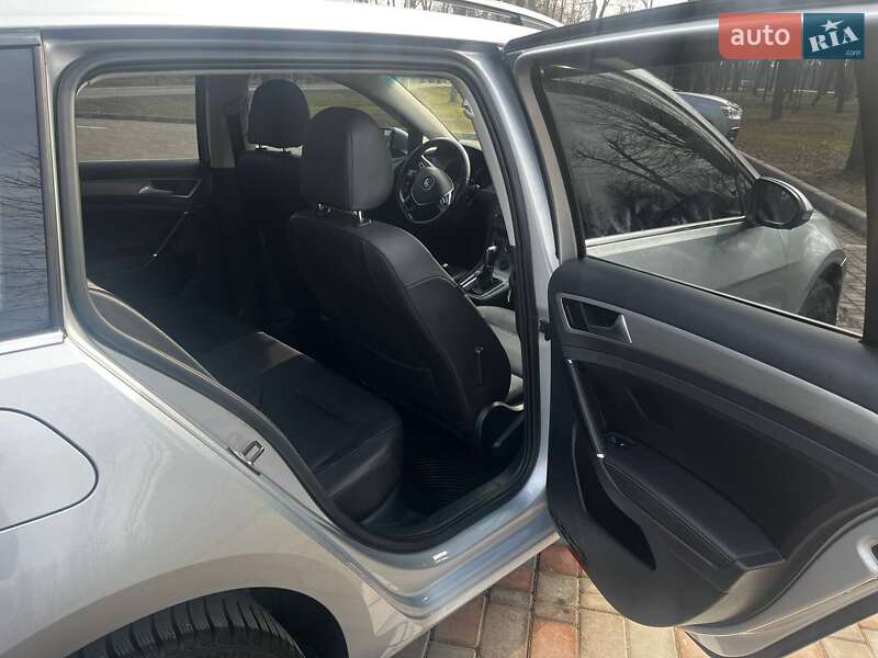 Универсал Volkswagen Golf 2015 в Кропивницком