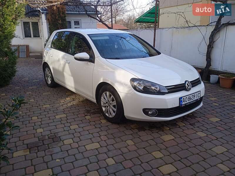 Хэтчбек Volkswagen Golf 2011 в Мукачево