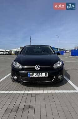 Хэтчбек Volkswagen Golf 2012 в 