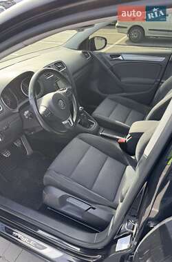 Хэтчбек Volkswagen Golf 2012 в 