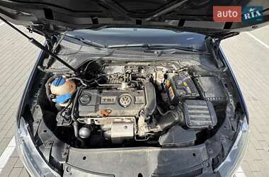 Хэтчбек Volkswagen Golf 2012 в 
