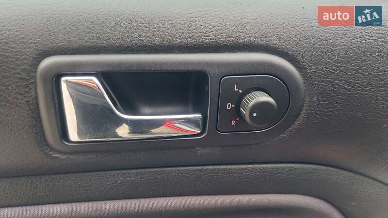 Хетчбек Volkswagen Golf 2003 в Одесі