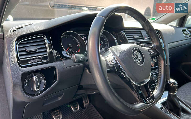Хетчбек Volkswagen Golf 2018 в Чернівцях