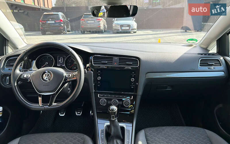 Хетчбек Volkswagen Golf 2018 в Чернівцях
