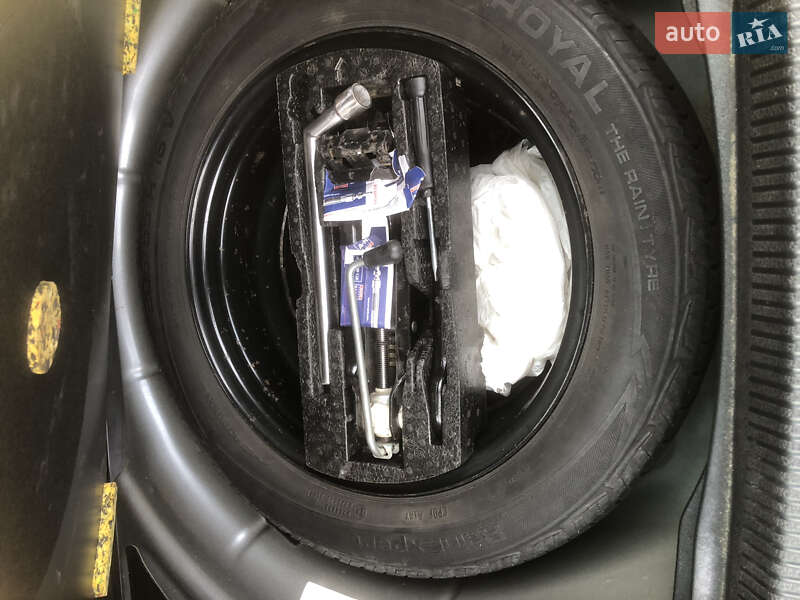 Універсал Volkswagen Golf 2010 в Львові