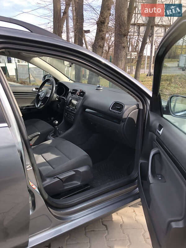 Універсал Volkswagen Golf 2010 в Львові